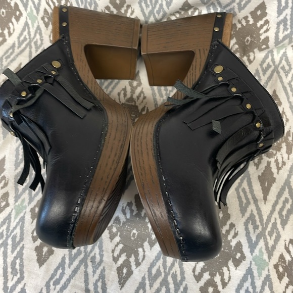 NEW Dansko Deni Black Leather Fringe Heeled Clogs size 40 - Picture 6 of 6